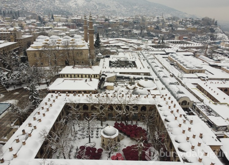 Bursa'nın tarihi mekanlarından kar enstantaneleri
