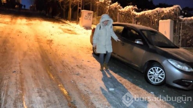 Sokak buz pistine döndü!