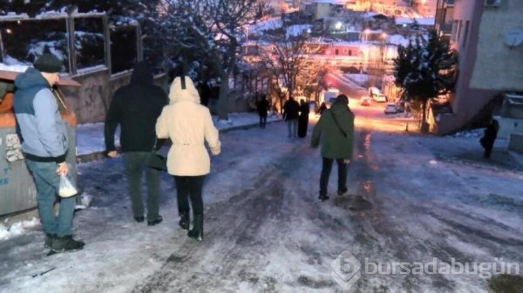 Sokak buz pistine döndü!