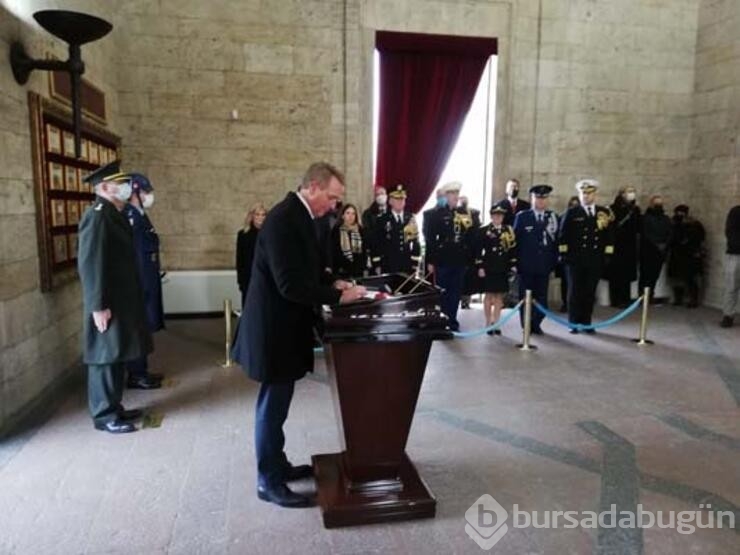 ABD'nin yeni büyükelçisi Anıtkabir'i ziyaret etti...
