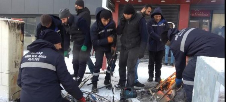  Bölgeye ulaşıp arızaları giderdiler...