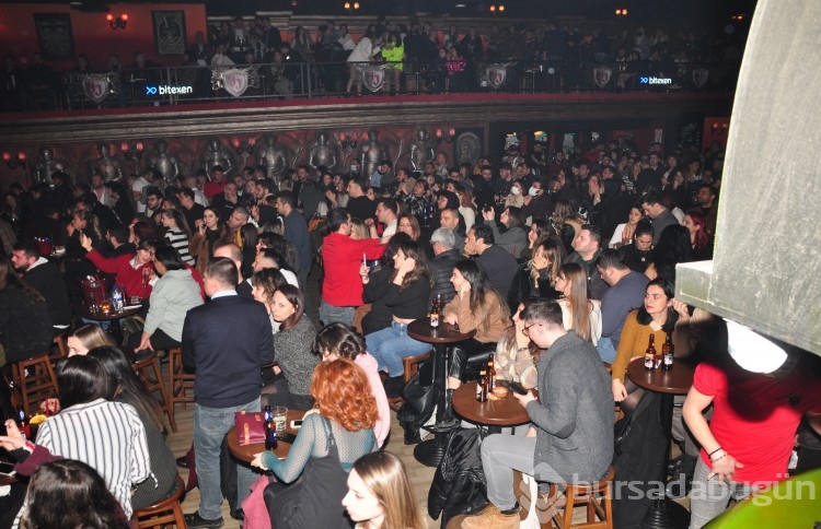 Bursa'da Cem Adrian'la müzik dolu gece 
