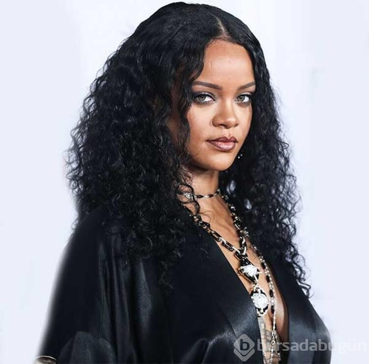 Rihanna'dan yeni poz!