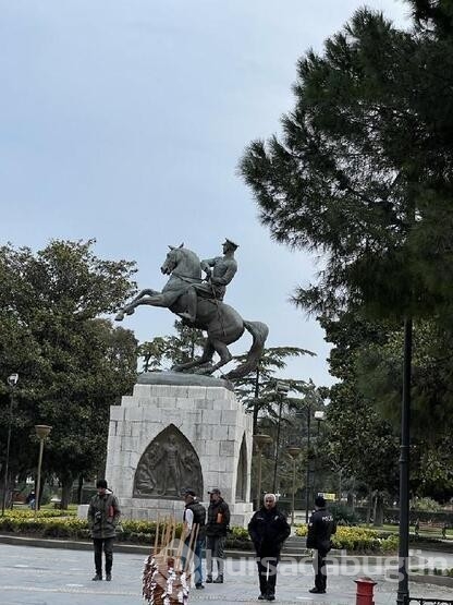  Atatürk Anıtı'na saldıran kuzenler tutuklandı! 
