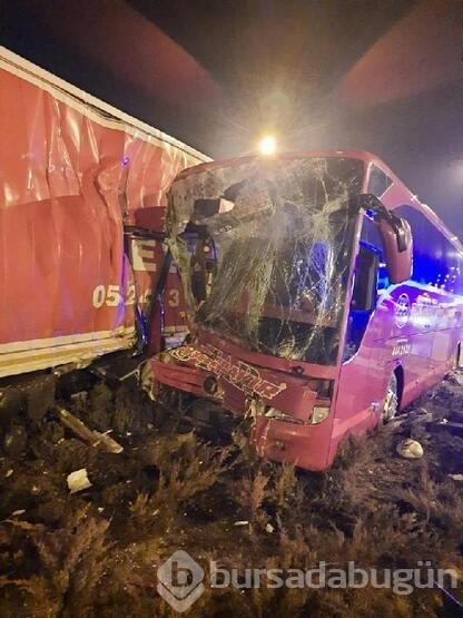 Konya'da yolcu otobüsü ile TIR çarpıştı!