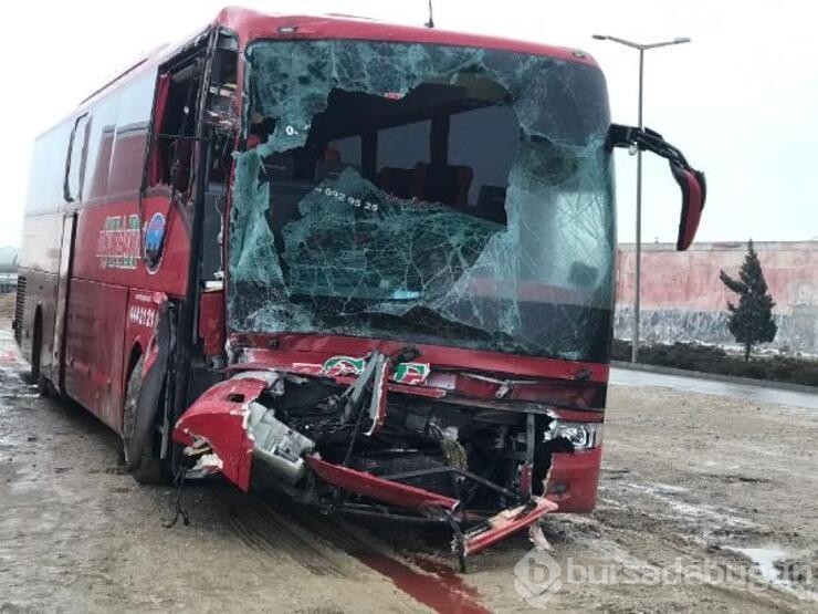 Konya'da yolcu otobüsü ile TIR çarpıştı!