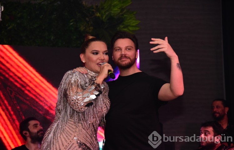 Uludağ'da Demet Akalın ve Sinan Akçıl Rüzg&acirc;rı