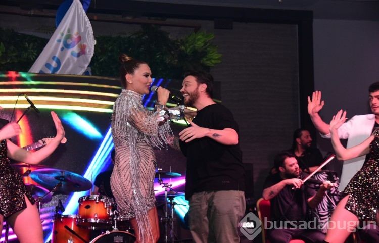 Uludağ'da Demet Akalın ve Sinan Akçıl Rüzg&acirc;rı