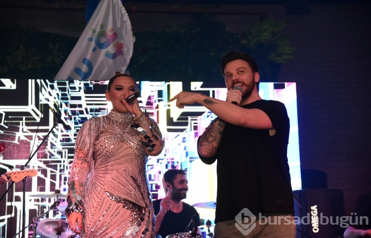 Uludağ'da Demet Akalın ve Sinan Akçıl Rüzg&acirc;rı