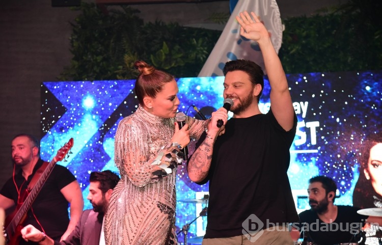 Uludağ'da Demet Akalın ve Sinan Akçıl Rüzg&acirc;rı