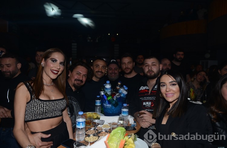 Uludağ'da Demet Akalın ve Sinan Akçıl Rüzg&acirc;rı