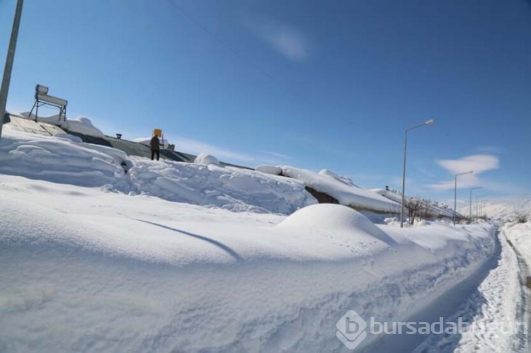 Tunceli'nin Ovacık ilçesi kardan kayboldu