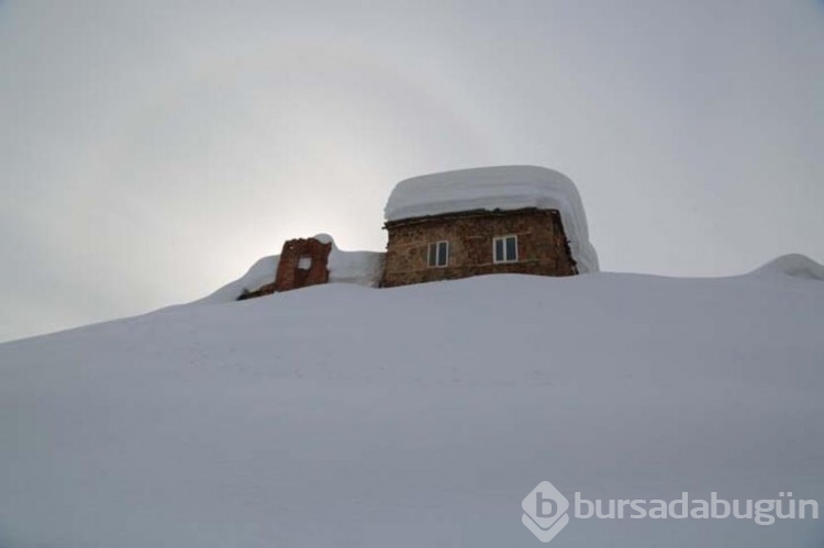 Tunceli'nin Ovacık ilçesi kardan kayboldu