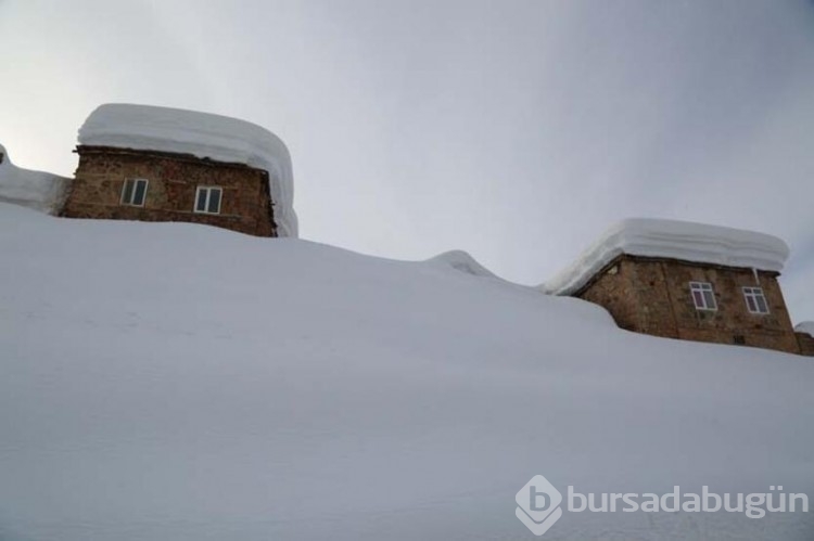 Tunceli'nin Ovacık ilçesi kardan kayboldu