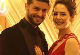 Berk Oktay ve Yıldız Çağrı Atiksoy'un evlilik hazırlığı başladı...