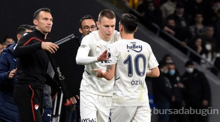 Fenerbahçeli Szalai Premier Lig yolcusu!