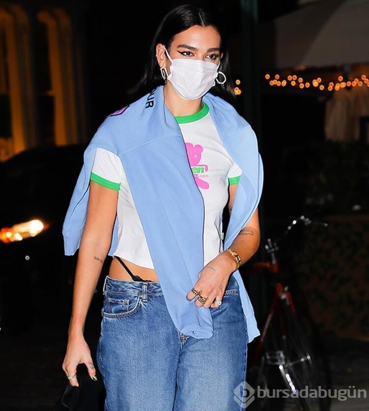 Dua Lipa'dan konser öncesi plaj keyfi...