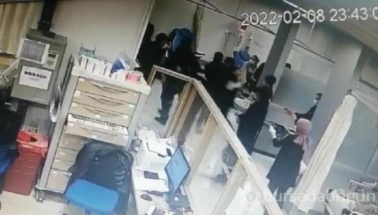 Sağlık çalışanlarını darp etti...