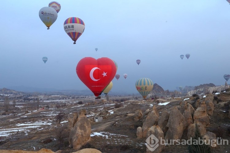 Sevgililer Günü'nde çiftler Kapadokya'ya akın etti