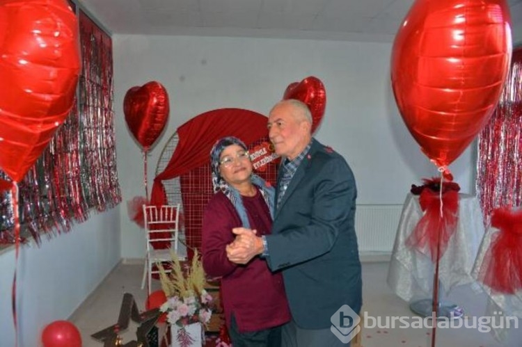 Huzurevinde Sevgililer Günü'nde evlilik teklifi