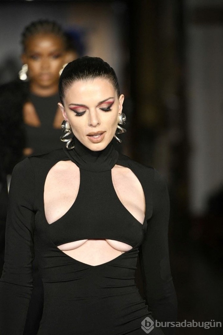 Kanye West'ten ayrılan Julia Fox podyumda dikkat çekti