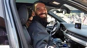 Arda Turan'dan garsona jest...
