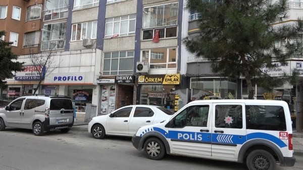 Emekli öğretmen evinde ölü bulundu!