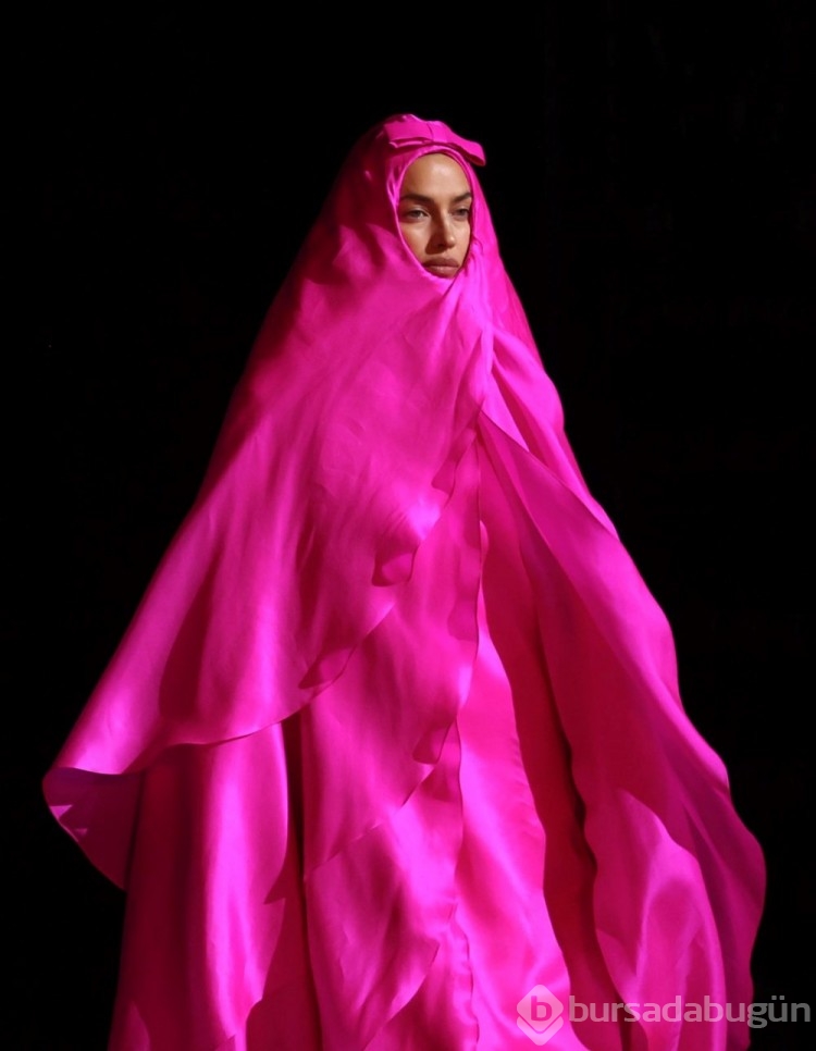 Londra Moda Haftası'na Irina Shayk damgası
