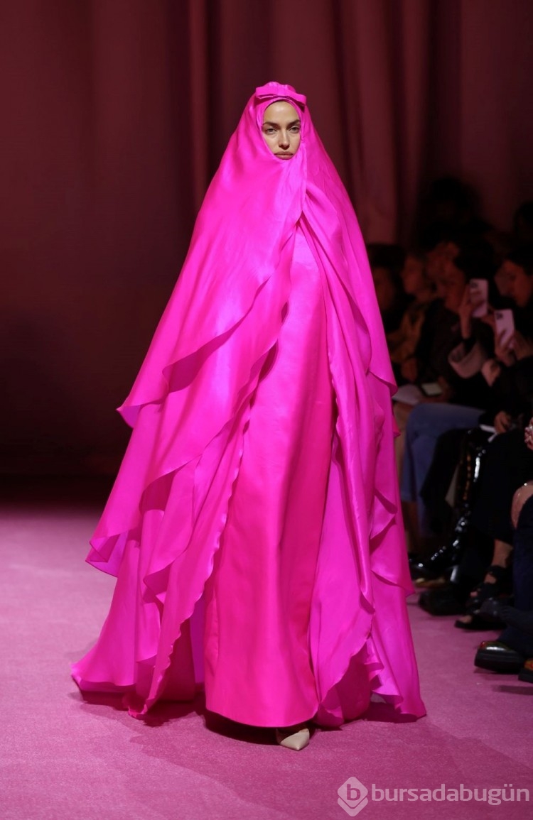 Londra Moda Haftası'na Irina Shayk damgası
