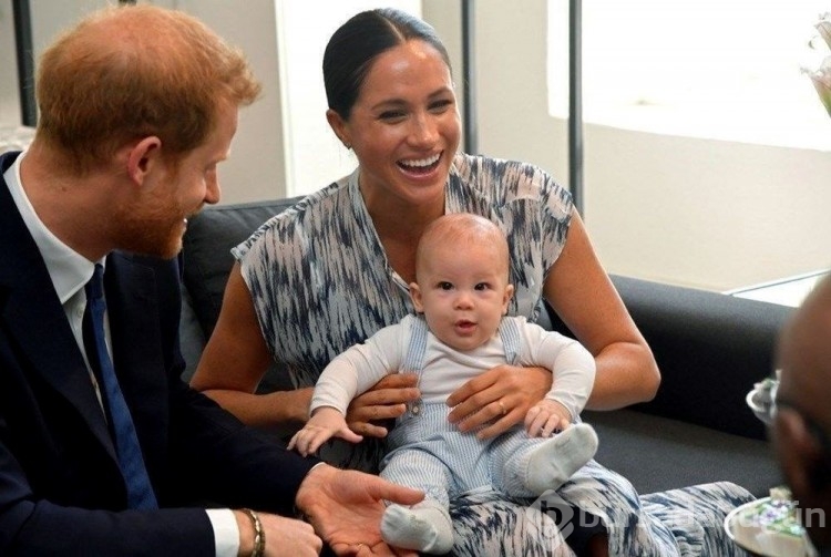 Meghan Markle'ın Oprah Winfrey söyleşisinde giydiği elbise 'Yılın Kıyafeti' seçildi
