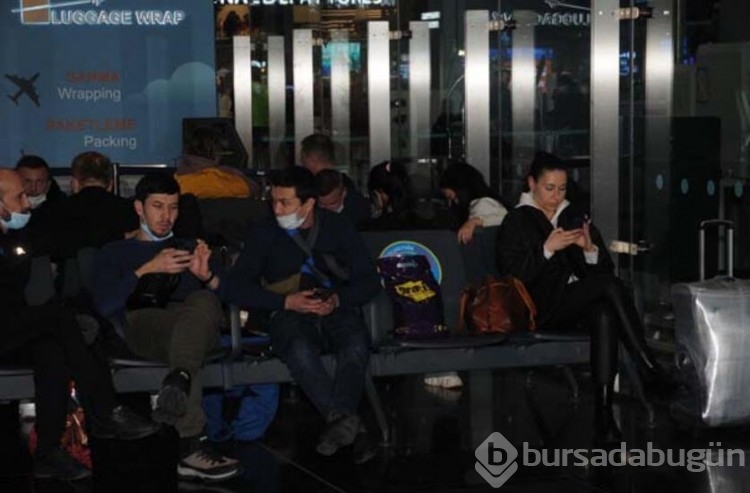  Ukraynalı yolcular İstanbul Havalimanı'nda kaldı!