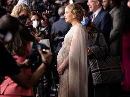 Jennifer Lawrence anne oldu!