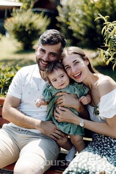 Eşi ve kızı mahsur kaldı!