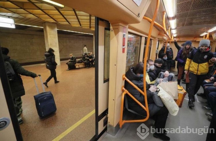 Kiev'de halk tren garına akın etti!