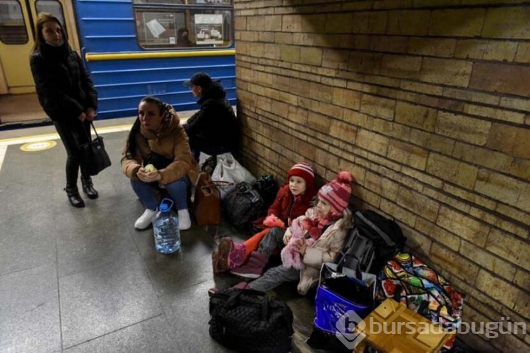 Kiev'de halk tren garına akın etti!