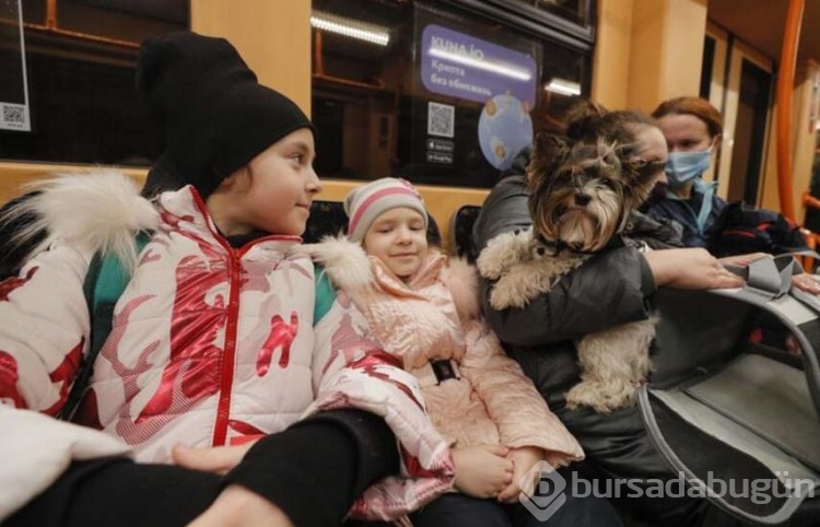 Kiev'de halk tren garına akın etti!