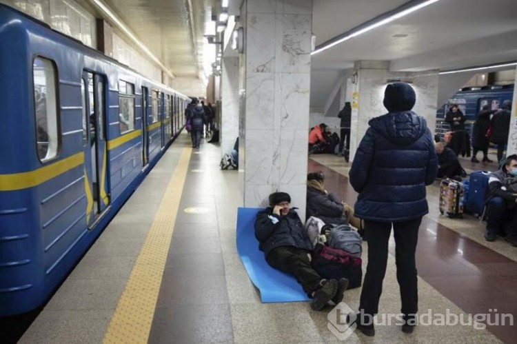 Kiev'de halk tren garına akın etti!