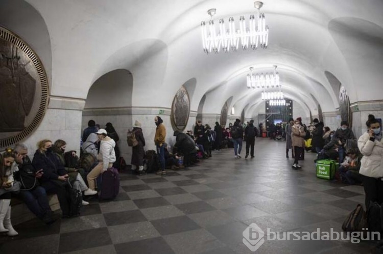 Kiev'de halk tren garına akın etti!
