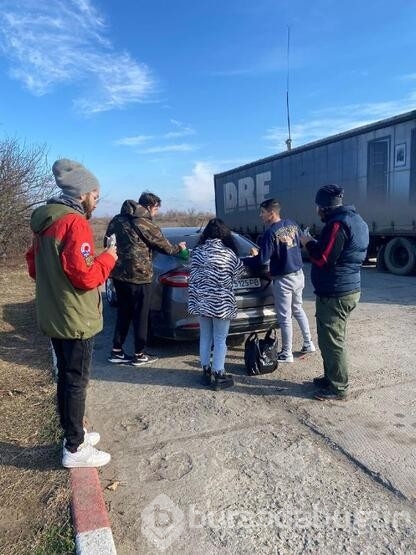 Türk öğrenciler otomobilde 7 kişiyle Ukrayna'dan çıktı