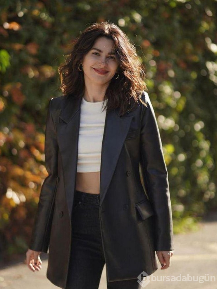 Nesrin Cavadzade'den servet değerinde imza