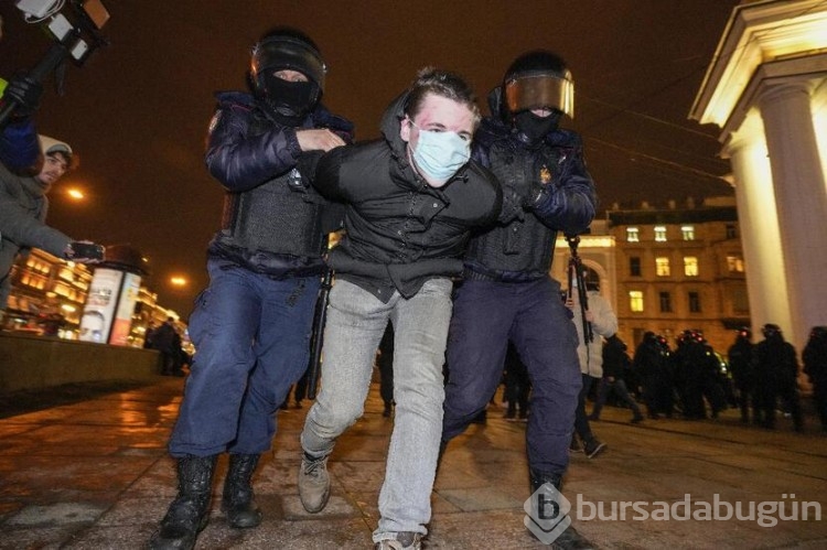 St. Petersburg'da savaş karşıtı!