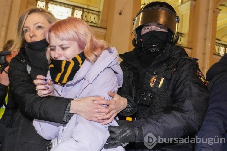 St. Petersburg'da savaş karşıtı!