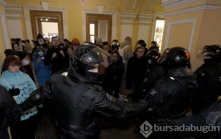 St. Petersburg'da savaş karşıtı!