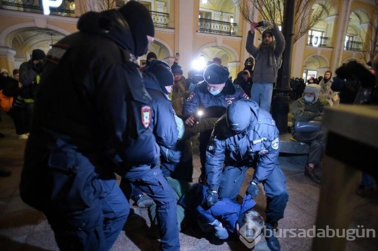 St. Petersburg'da savaş karşıtı!