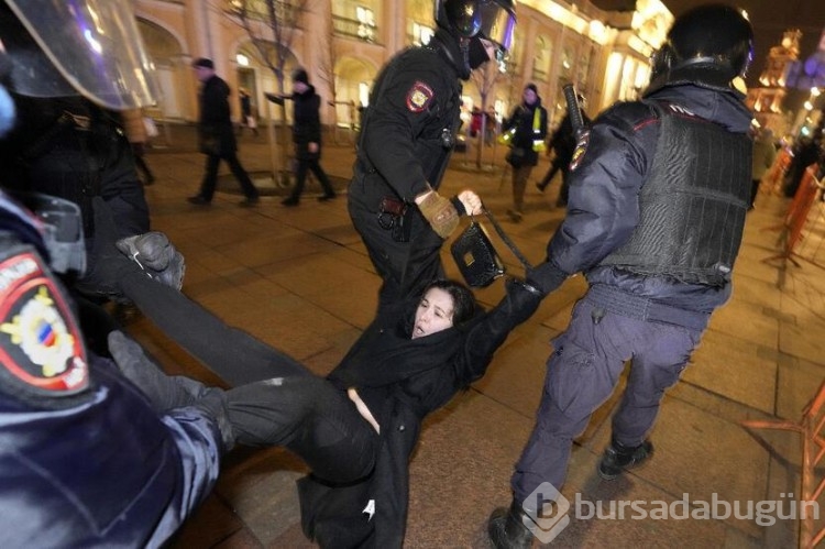 St. Petersburg'da savaş karşıtı!
