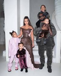 Kim Kardashian-Kanye West resmen boşandı...