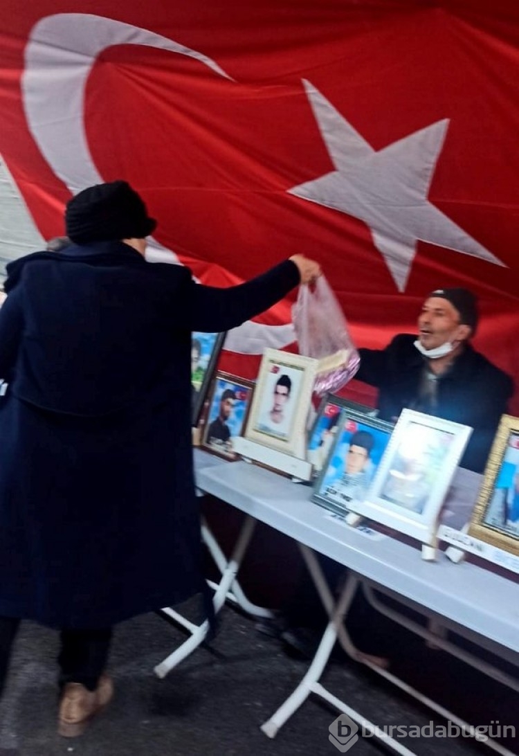 Evlat nöbetindeki annelere Manisa'dan hediye...