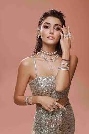 Hande Erçel'den duygulandıran hareket!
