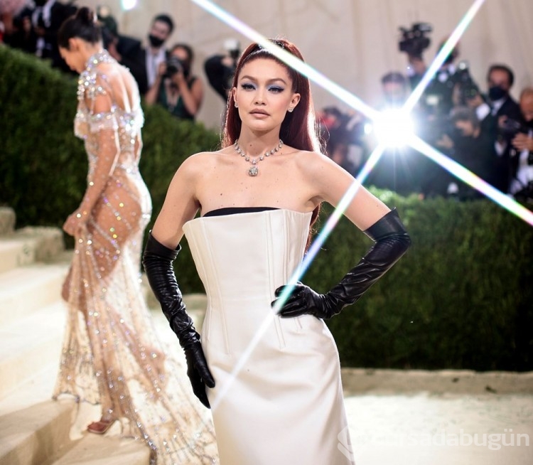 Gigi Hadid defile gelirlerini masum hayatlar için bağışlıyor