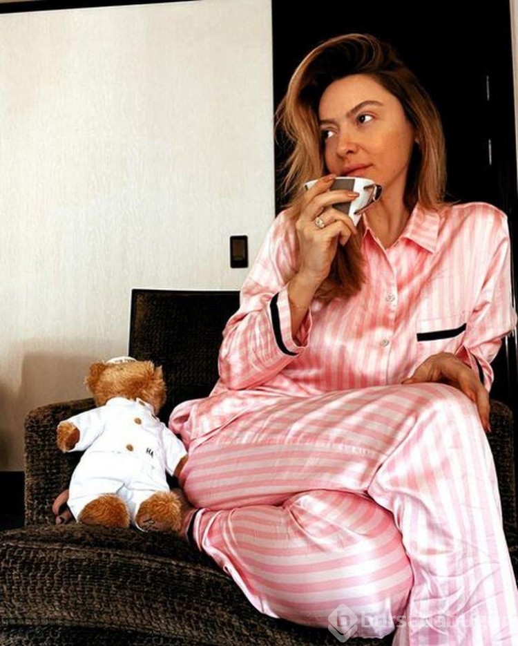 Hadise'den pijamalı paylaşım